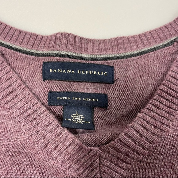 Banana Republic men’s merino wool v-neck sweater - Picture 6 of 6